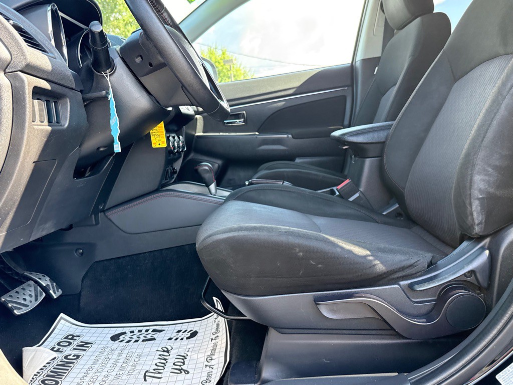 2019 Mitsubishi Outlander Image 11