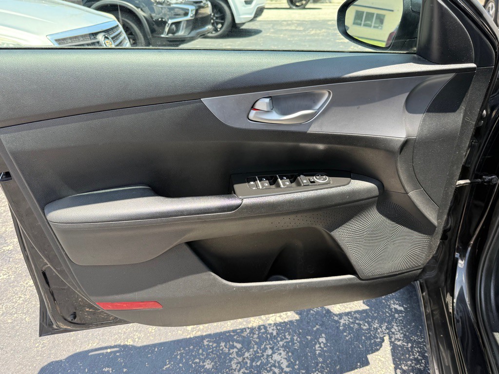 2022 Kia Forte Image 8