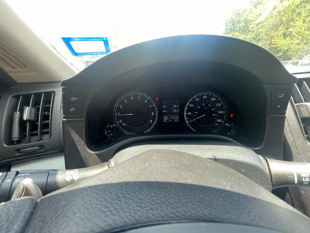2012 INFINITI G37 Image 11