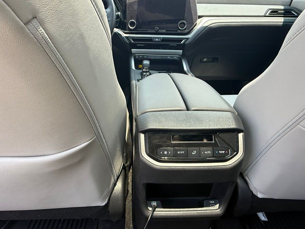 2024 Lexus TX Image 18