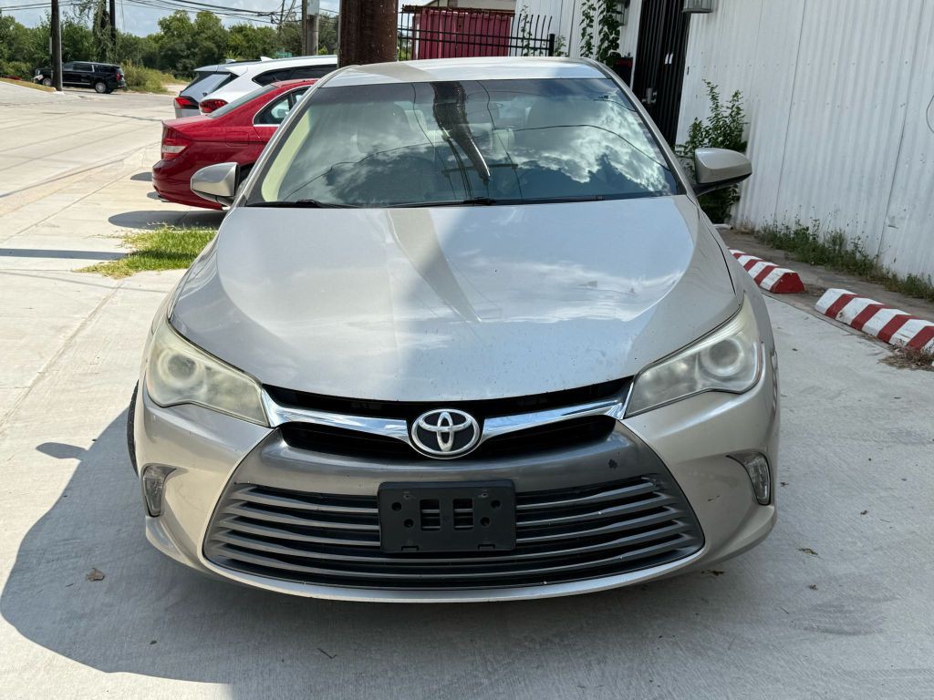 2017 Toyota Camry Image 2