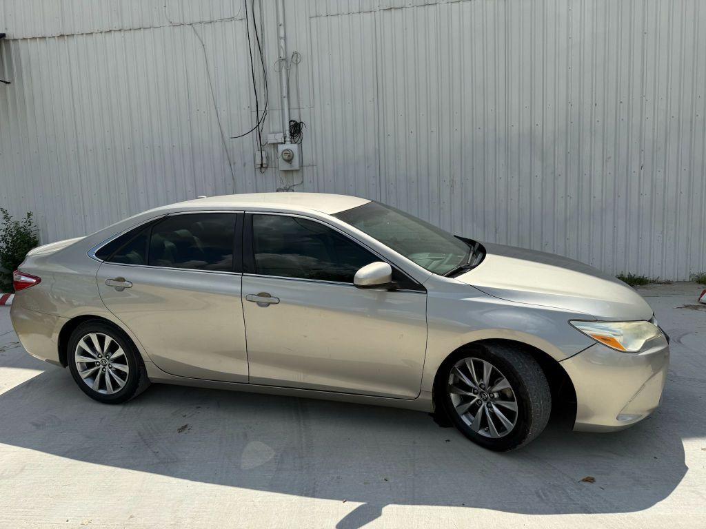 2017 Toyota Camry Image 4