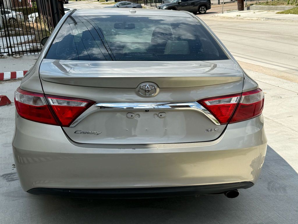 2017 Toyota Camry Image 8