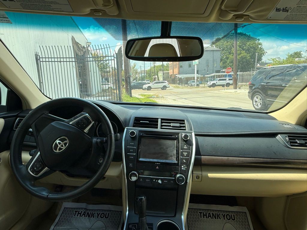 2017 Toyota Camry Image 11