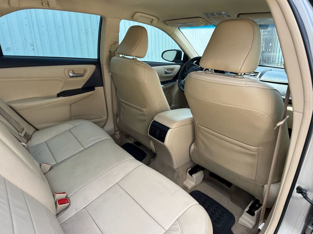 2017 Toyota Camry Image 12