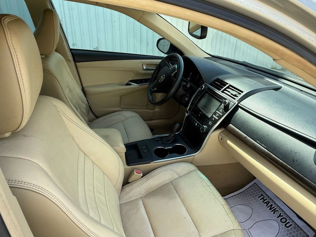 2017 Toyota Camry Image 13
