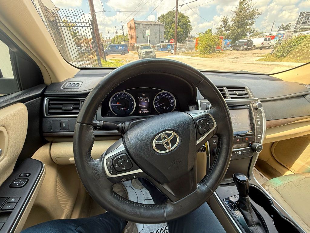 2017 Toyota Camry Image 15