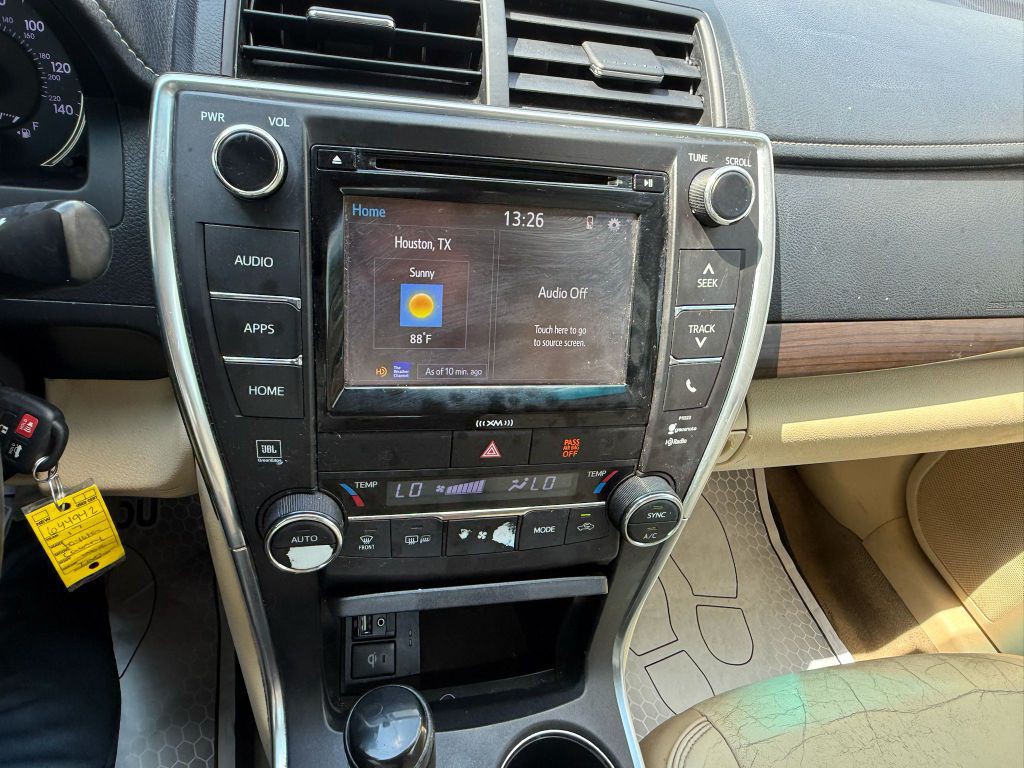 2017 Toyota Camry Image 16