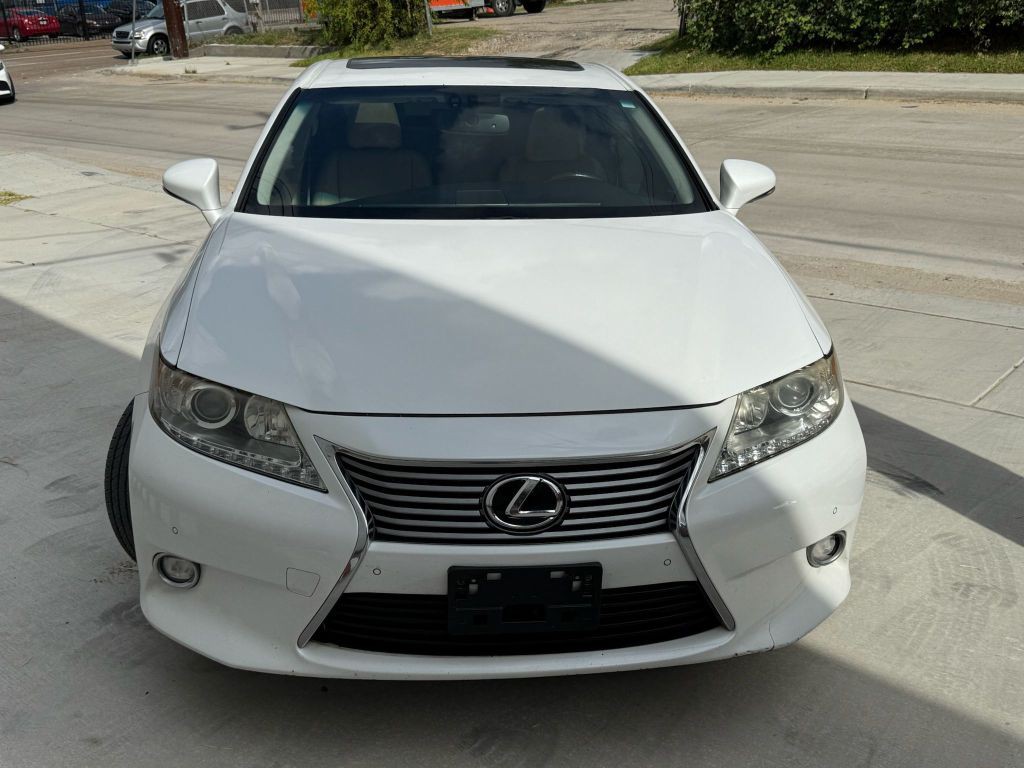 2014 Lexus ES Image 2