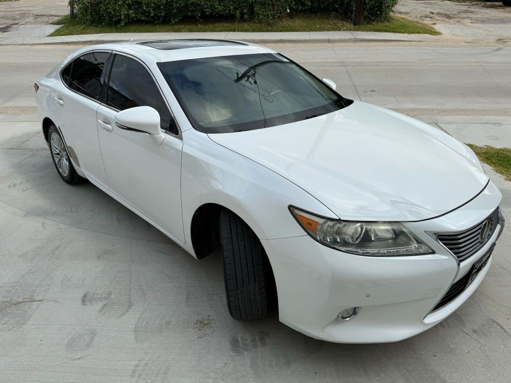 2014 Lexus ES Image 3