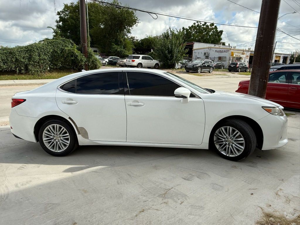 2014 Lexus ES Image 5