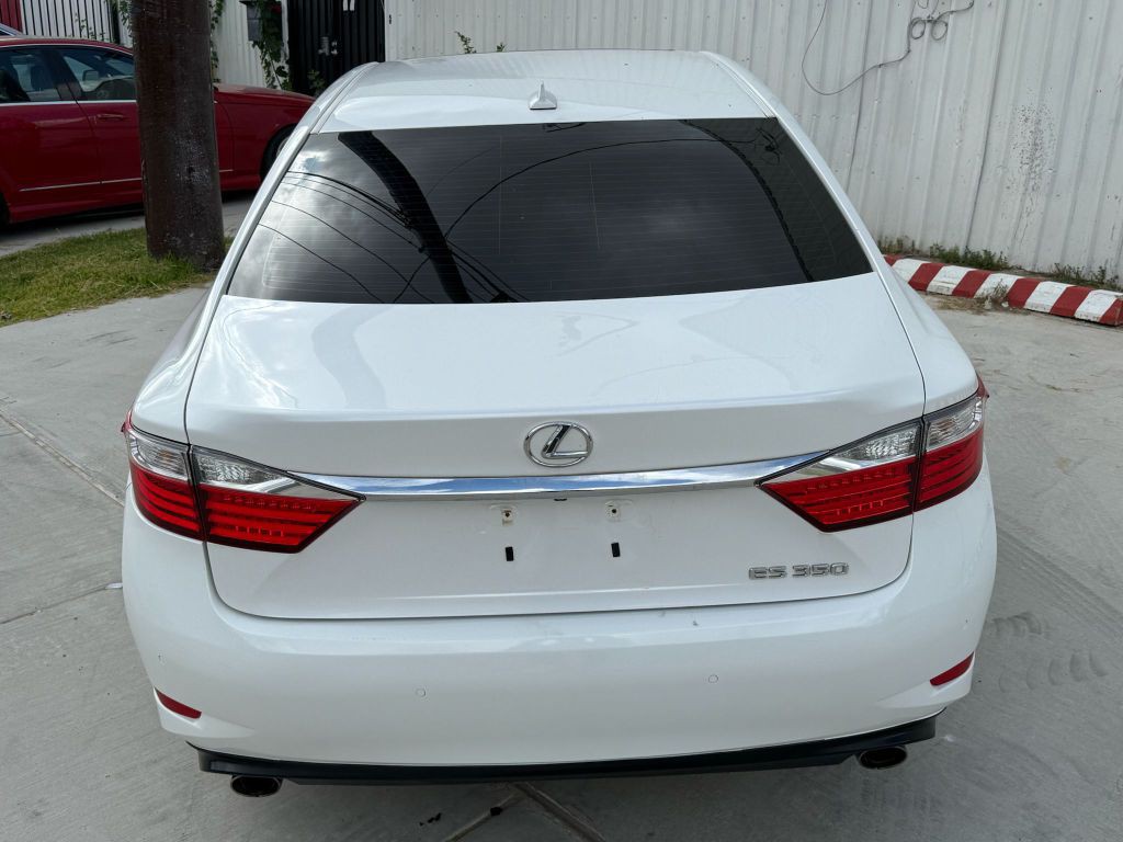2014 Lexus ES Image 6