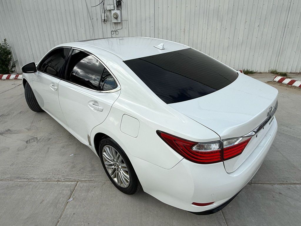 2014 Lexus ES Image 7