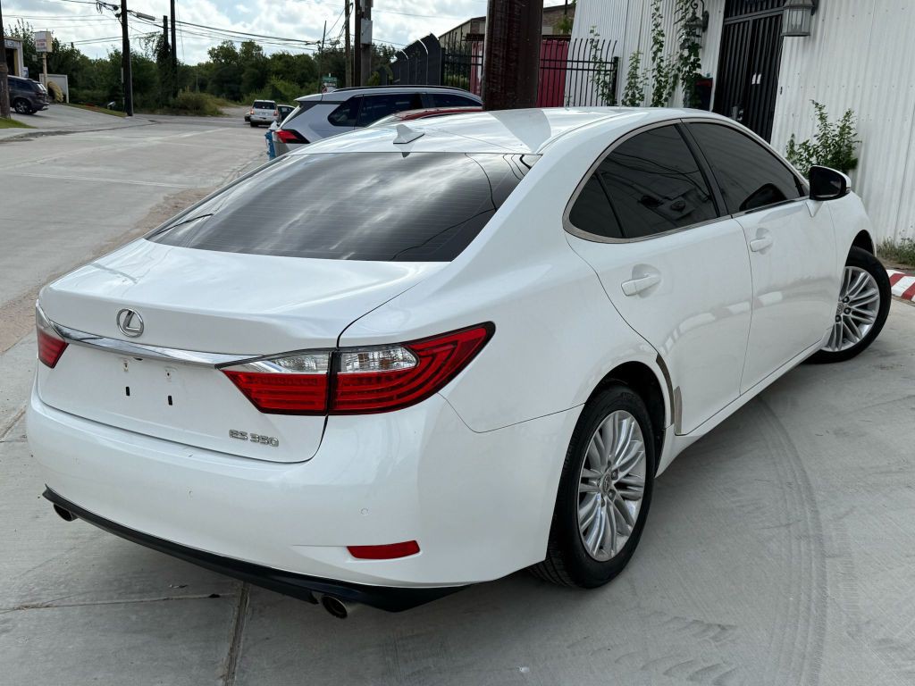 2014 Lexus ES Image 8