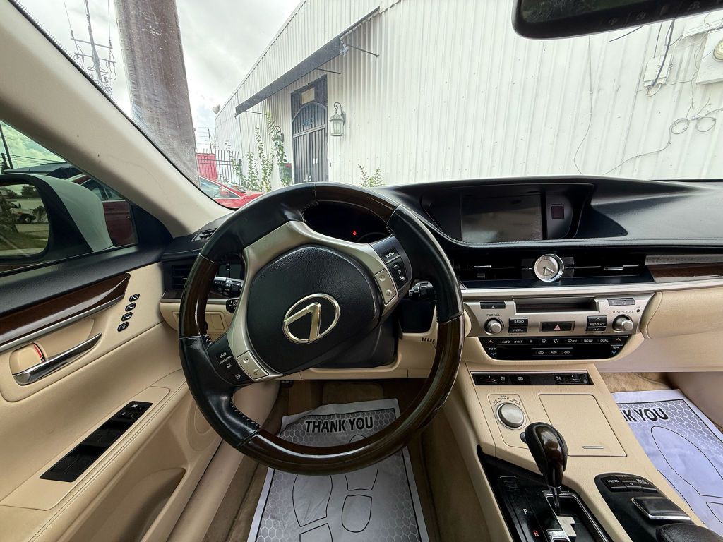 2014 Lexus ES Image 13