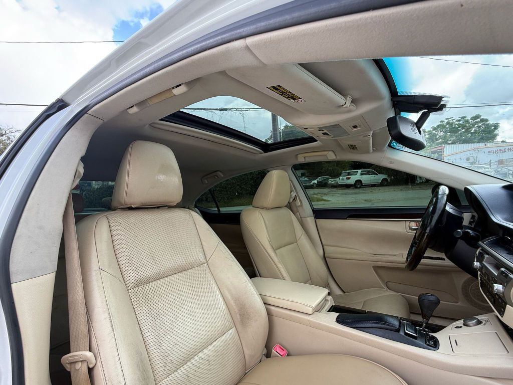 2014 Lexus ES Image 15