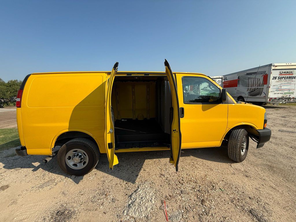 2022 Chevrolet Express Image 6