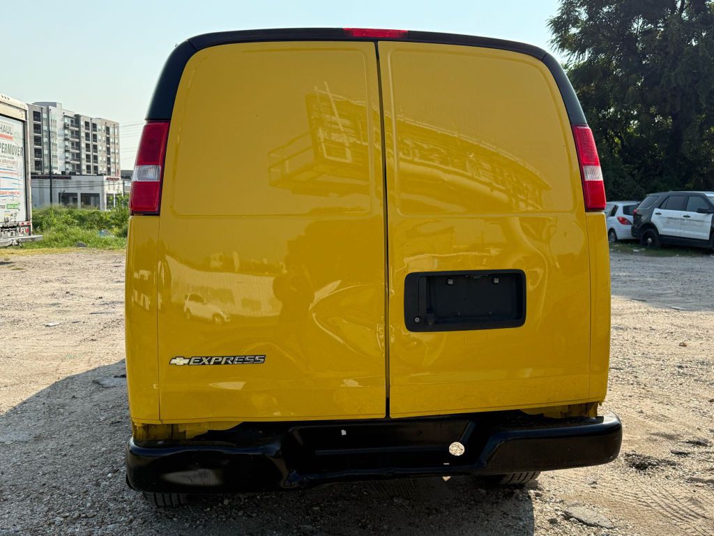 2022 Chevrolet Express Image 8
