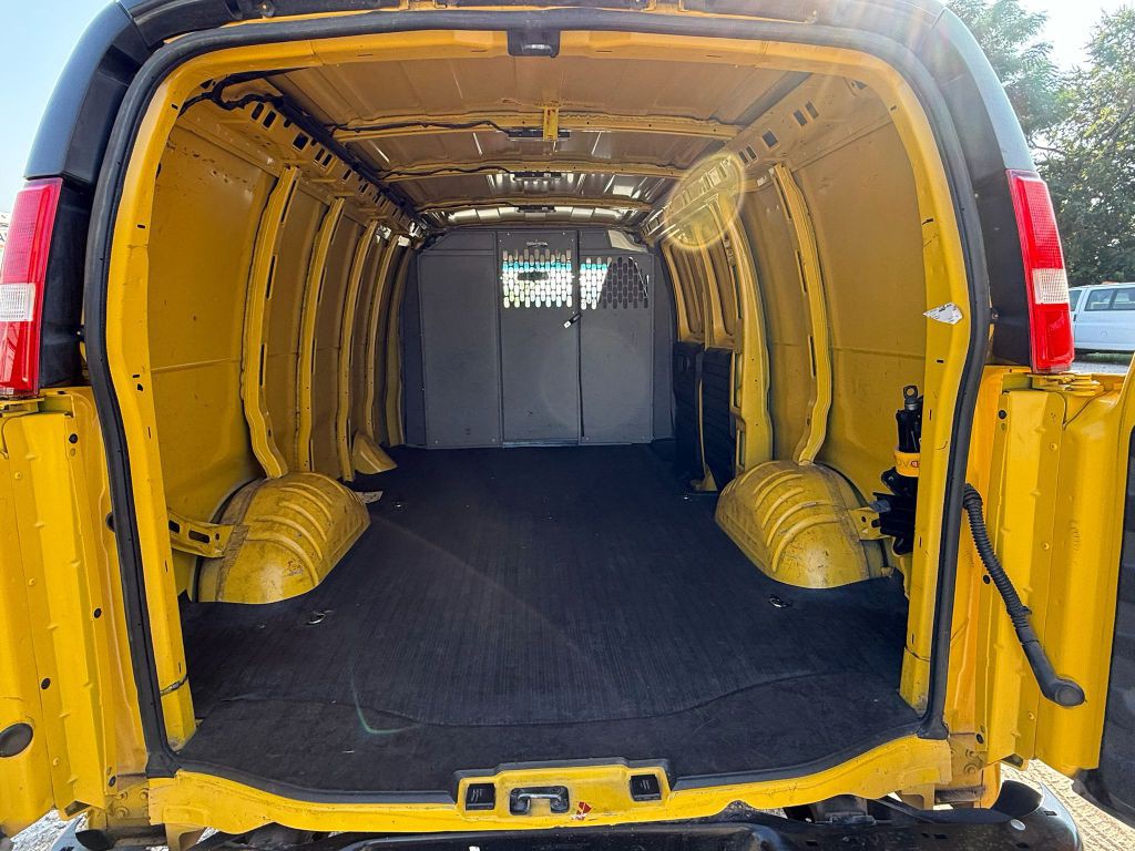 2022 Chevrolet Express Image 9