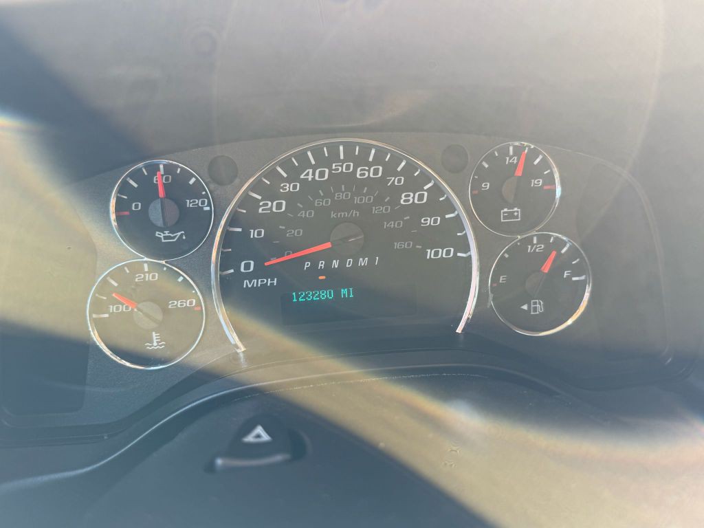 2022 Chevrolet Express Image 12