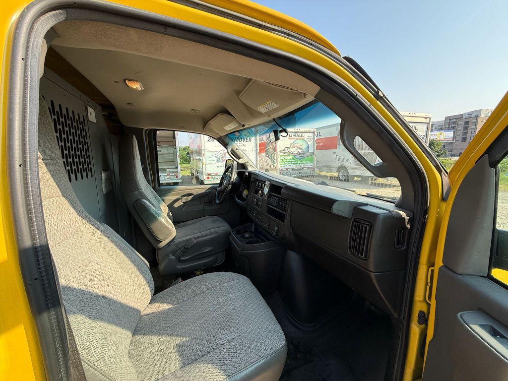 2022 Chevrolet Express Image 15