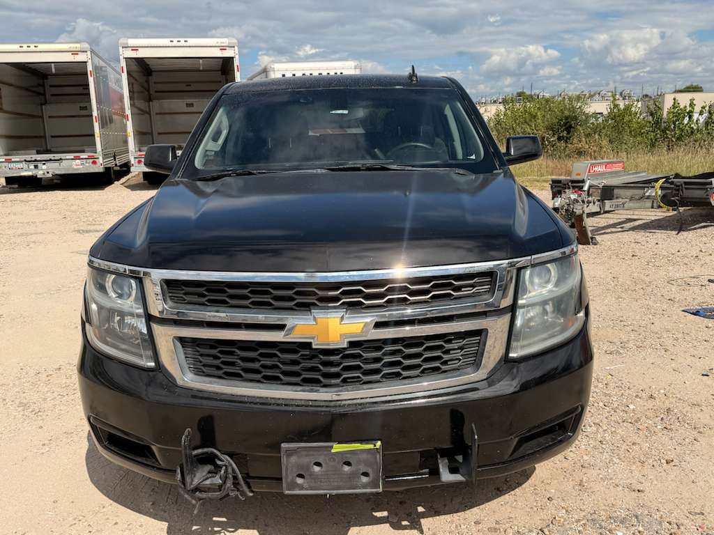 2015 Chevrolet Tahoe Image 2
