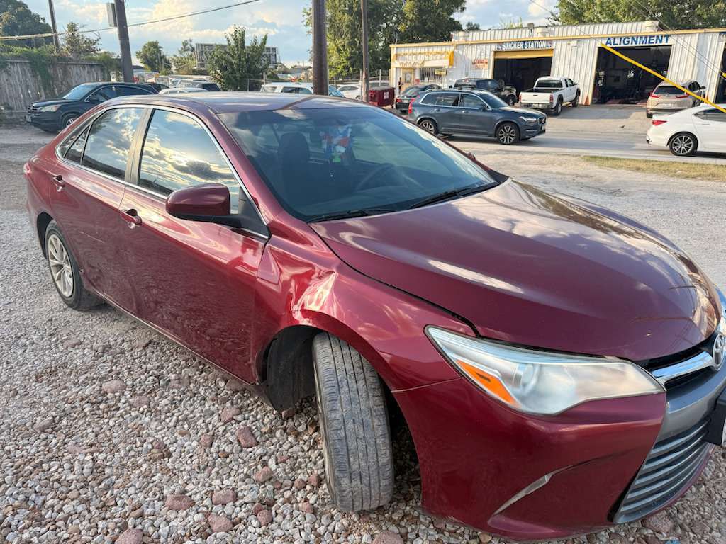 2017 Toyota Camry Image 2