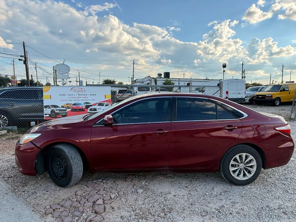 2017 Toyota Camry Image 9
