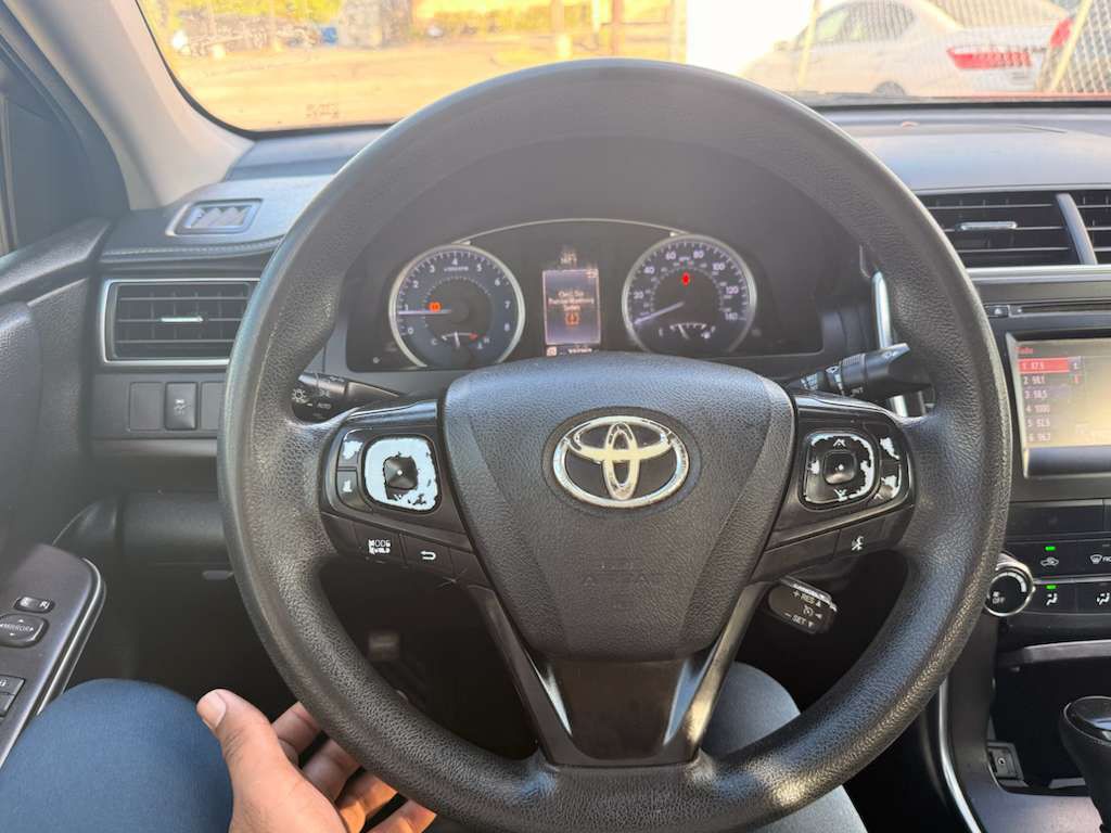 2017 Toyota Camry Image 10