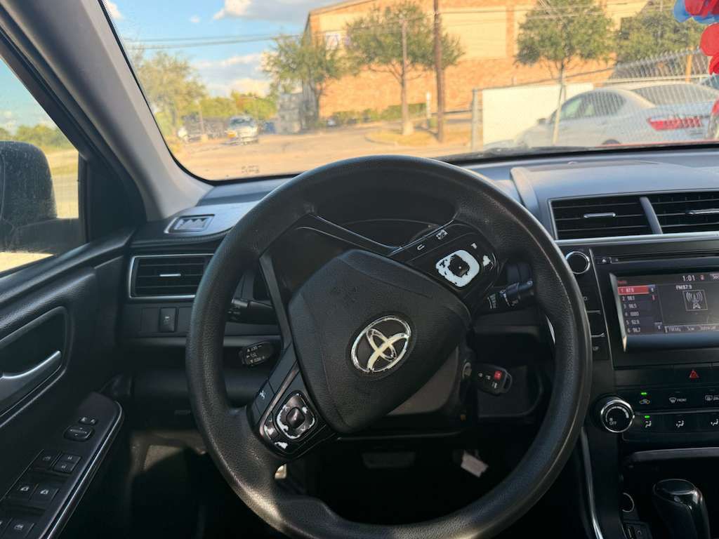 2017 Toyota Camry Image 12