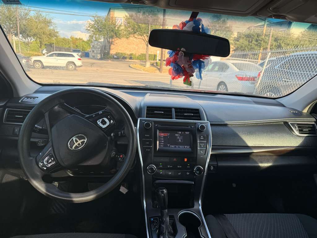 2017 Toyota Camry Image 13