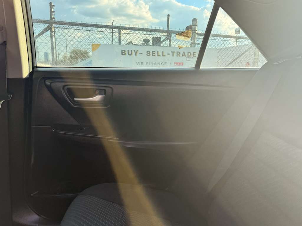 2017 Toyota Camry Image 14