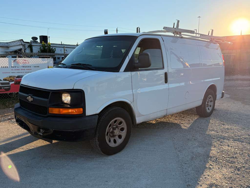 2009 Chevrolet Express Image 1
