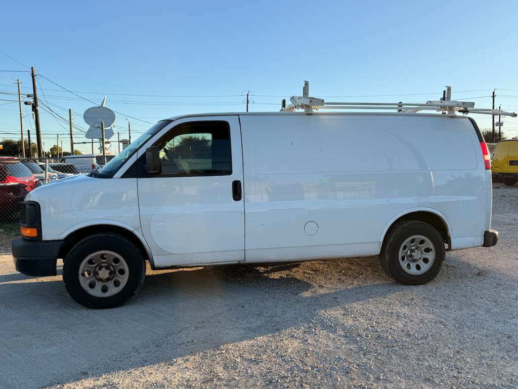 2009 Chevrolet Express Image 4