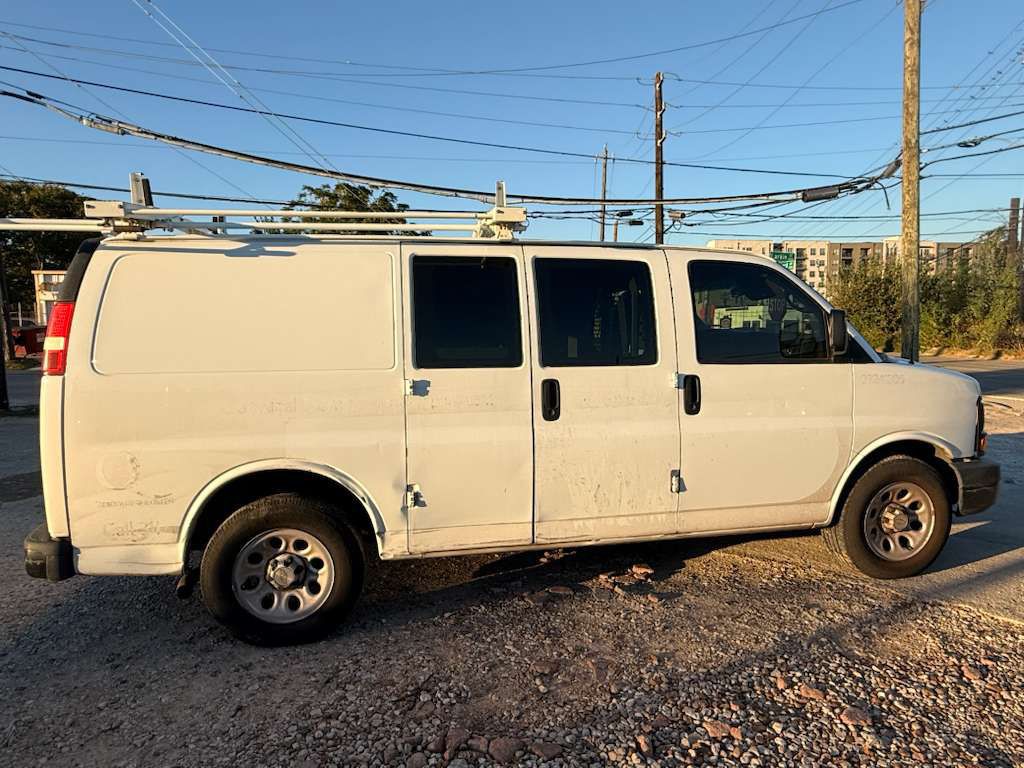 2009 Chevrolet Express Image 5