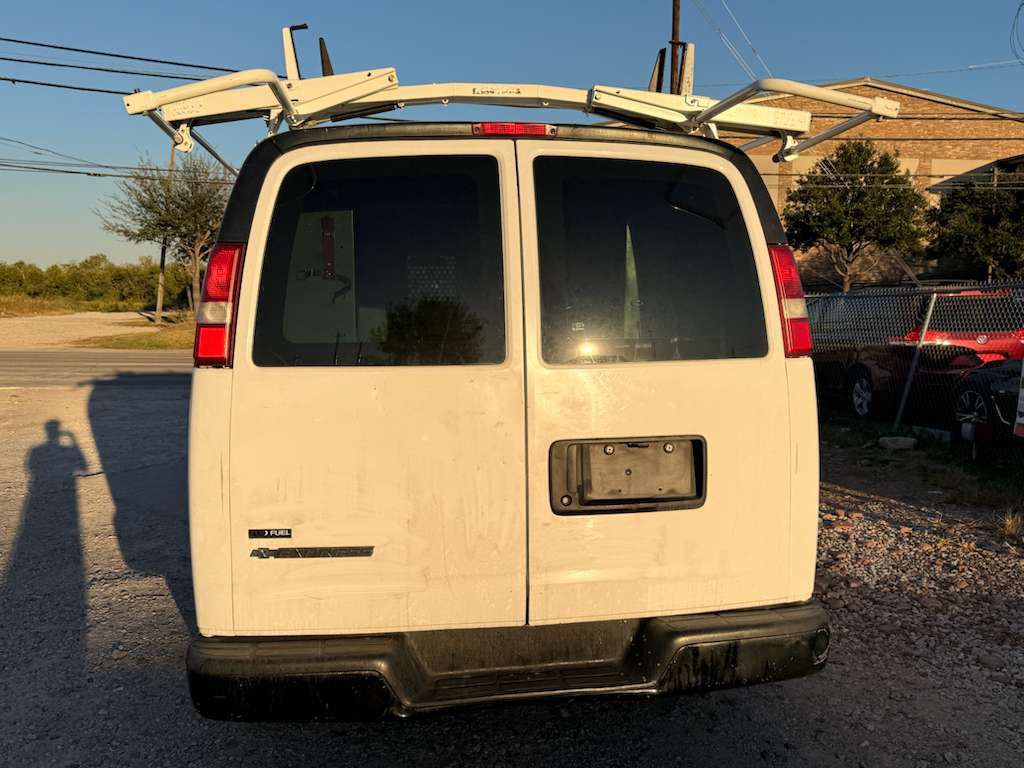 2009 Chevrolet Express Image 6
