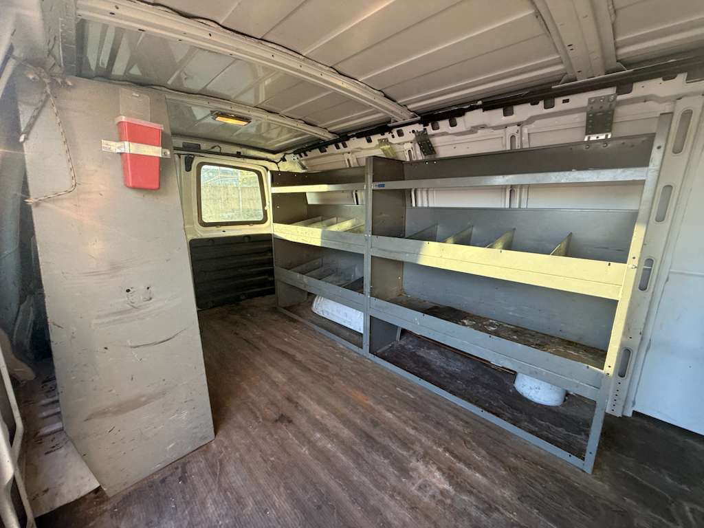 2009 Chevrolet Express Image 8