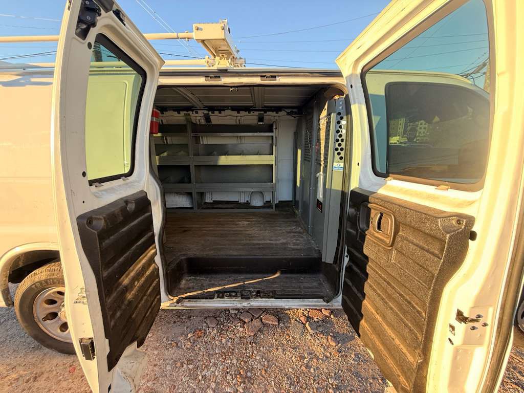 2009 Chevrolet Express Image 9