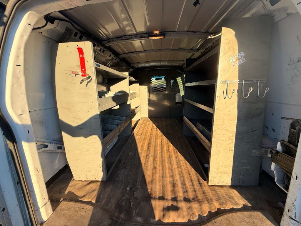 2009 Chevrolet Express Image 12