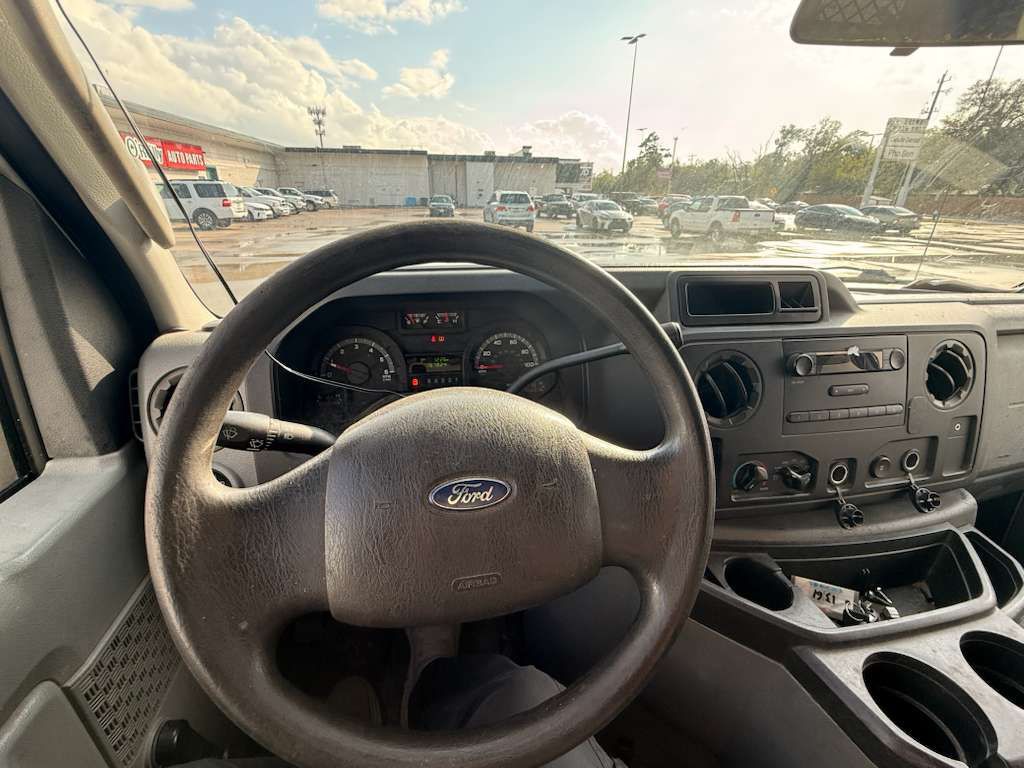 2013 Ford Econoline Image 13