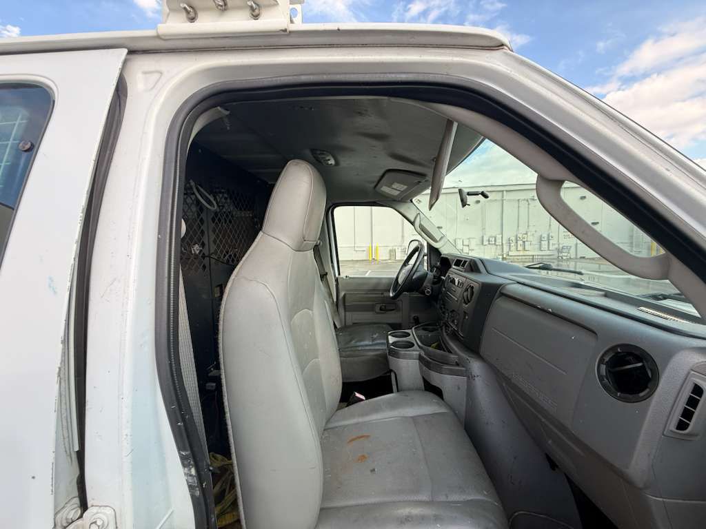 2013 Ford Econoline Image 14