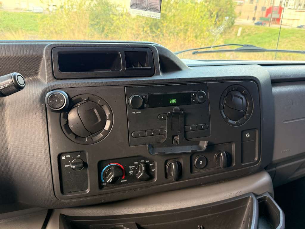 2013 Ford Econoline Image 12