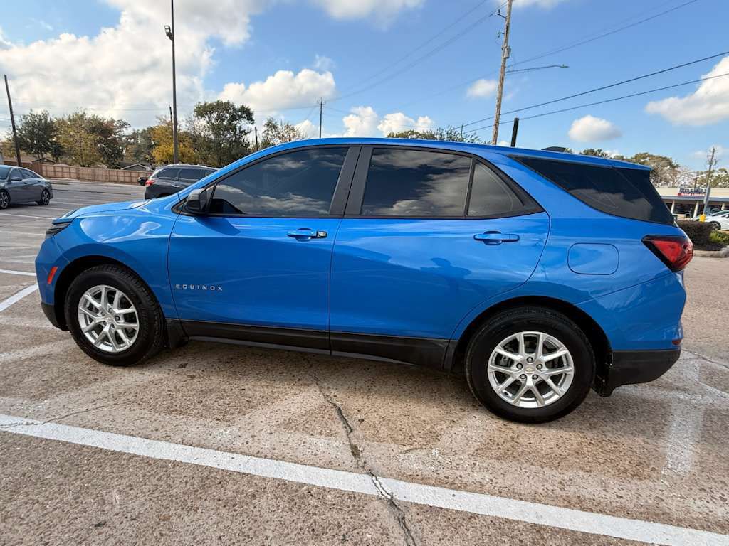 2024 Chevrolet Equinox Image 2