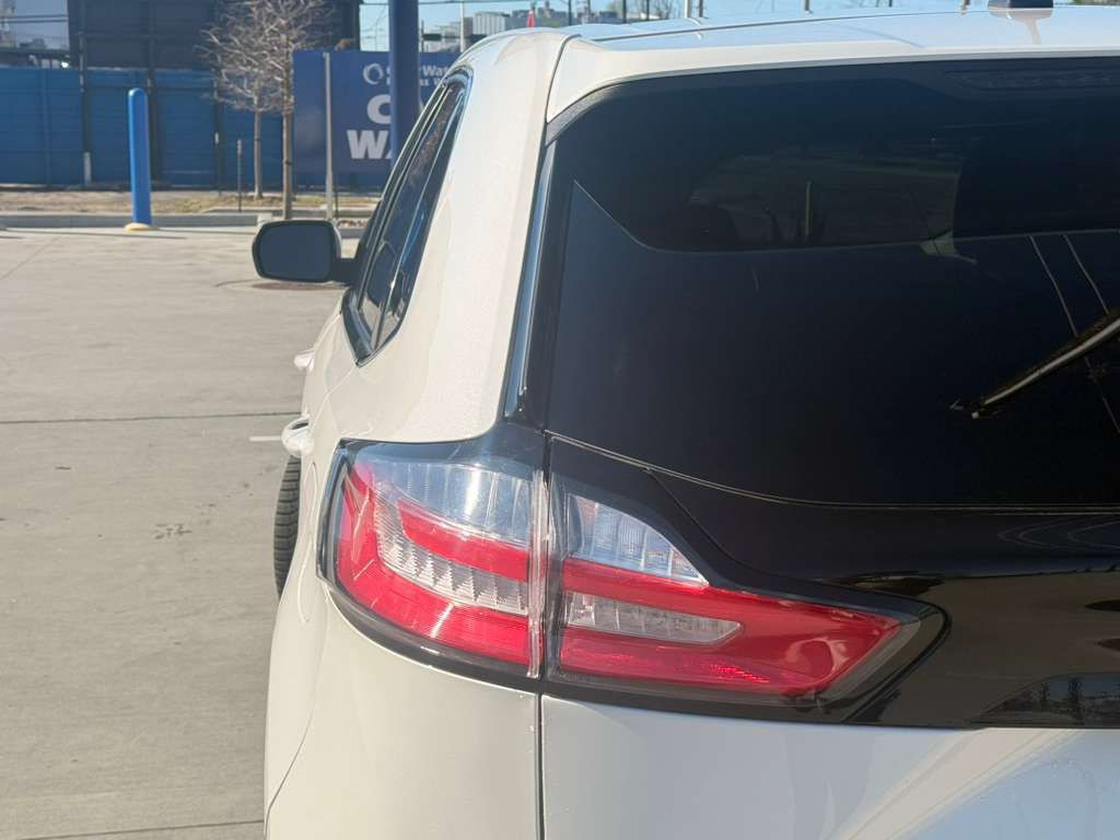 2022 Ford Edge Image 9