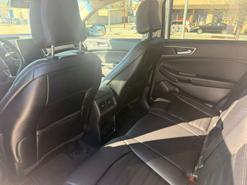 2022 Ford Edge Image 15