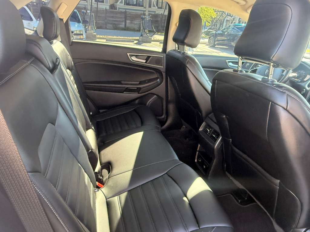 2022 Ford Edge Image 17