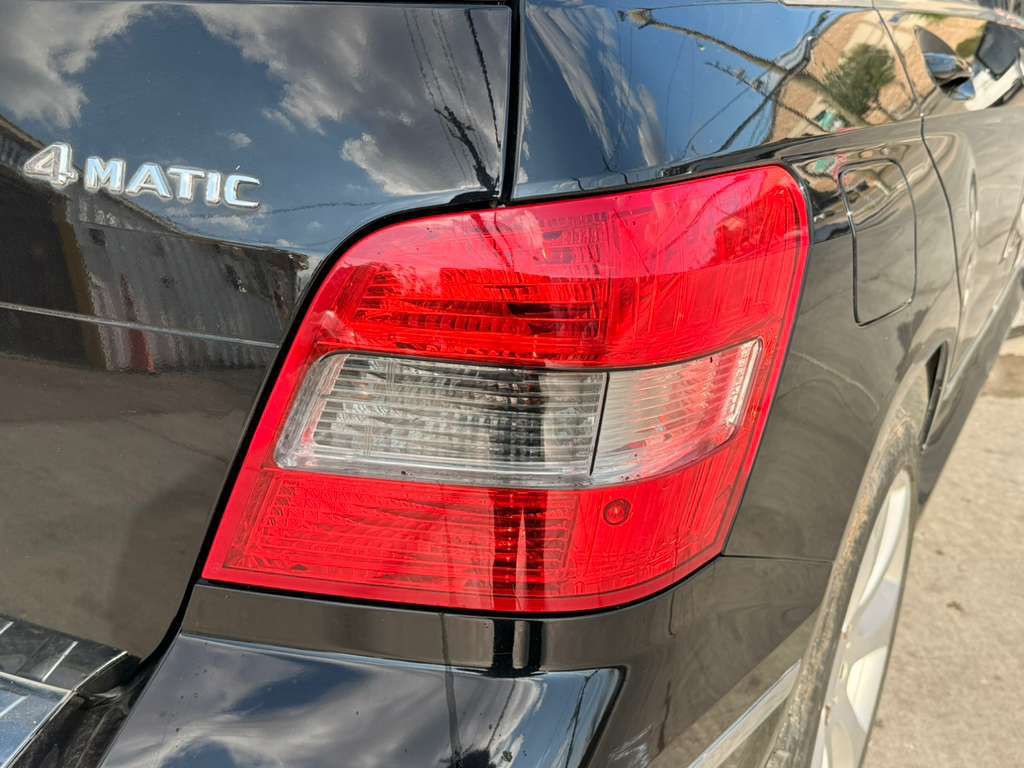 2010 Mercedes-Benz GLK-Class Image 11