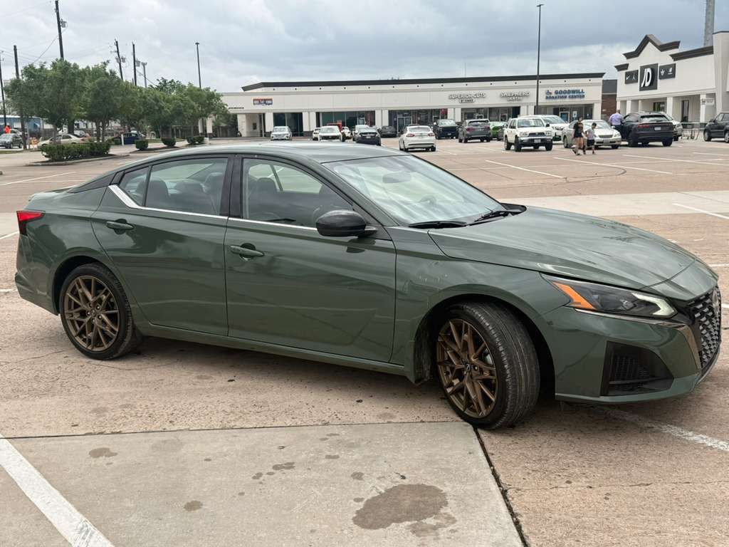 2025 Nissan Altima Image 4