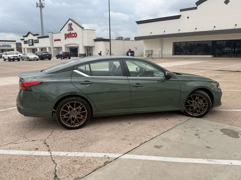 2025 Nissan Altima Image 5
