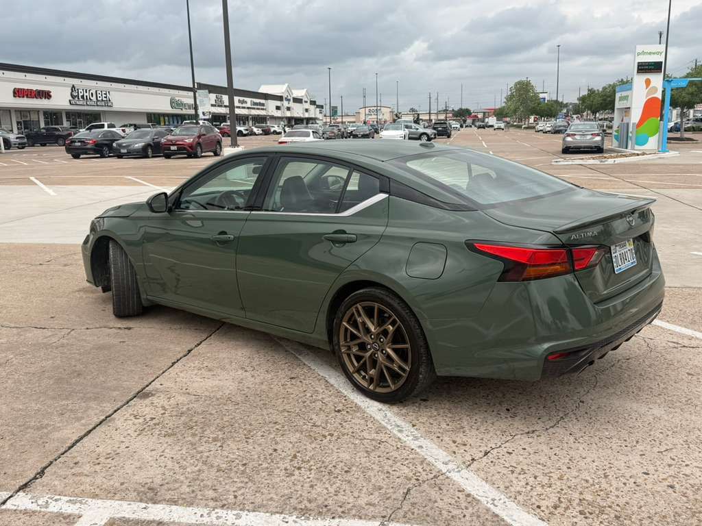 2025 Nissan Altima Image 8